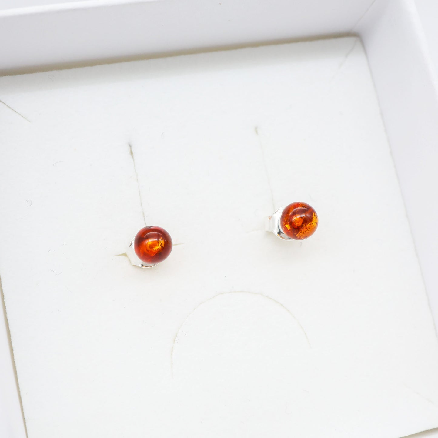 Brincos Cognac Glow – Âmbar Báltico