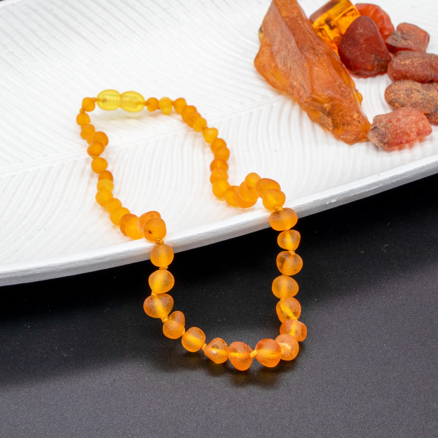 Colar de Âmbar Báltico Bebê Mel Claro não polido 32-33 cm