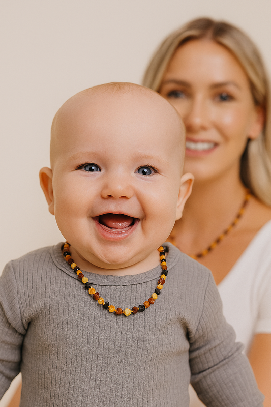 Colar de âmbar para a dentição do bebé — funciona mesmo?