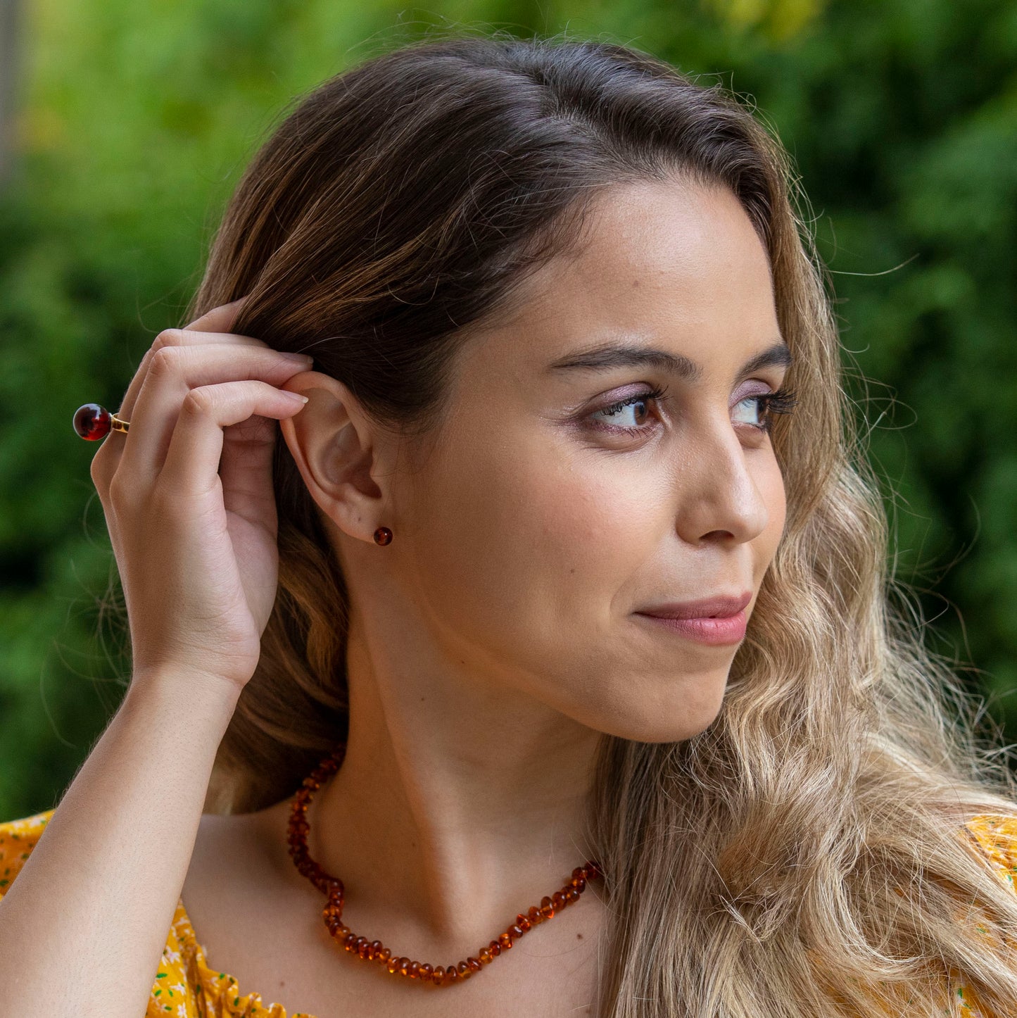 Brincos Cherry Glow – Âmbar Báltico