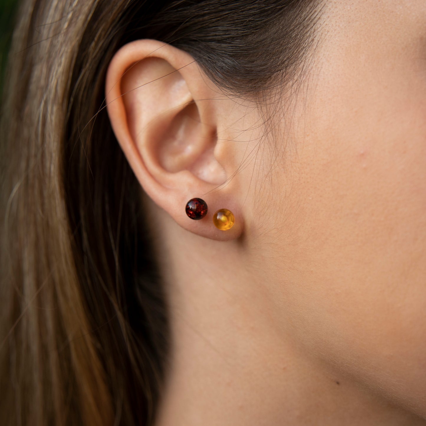 Brincos Honey Glow – Âmbar Báltico