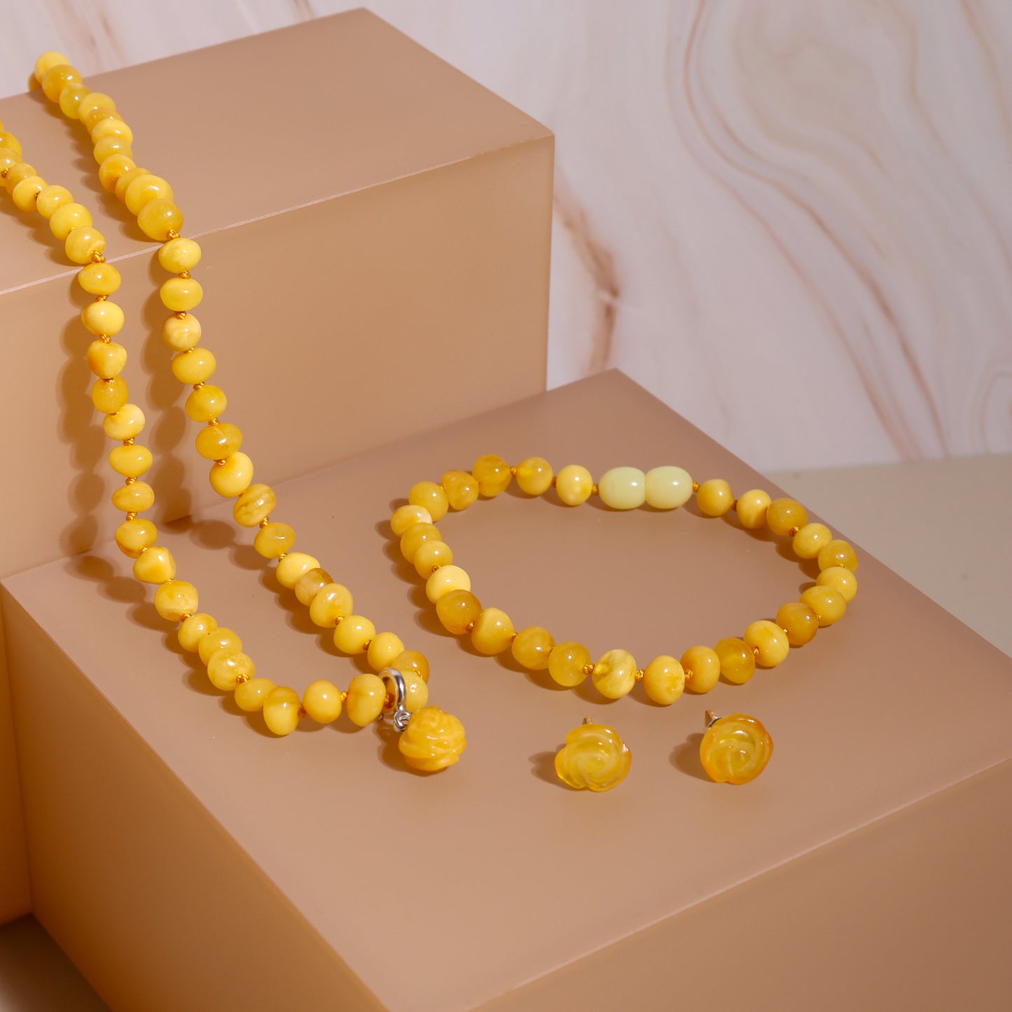 Conjunto Rose Milk – Colar, Pulseira e Brincos em Âmbar Báltico