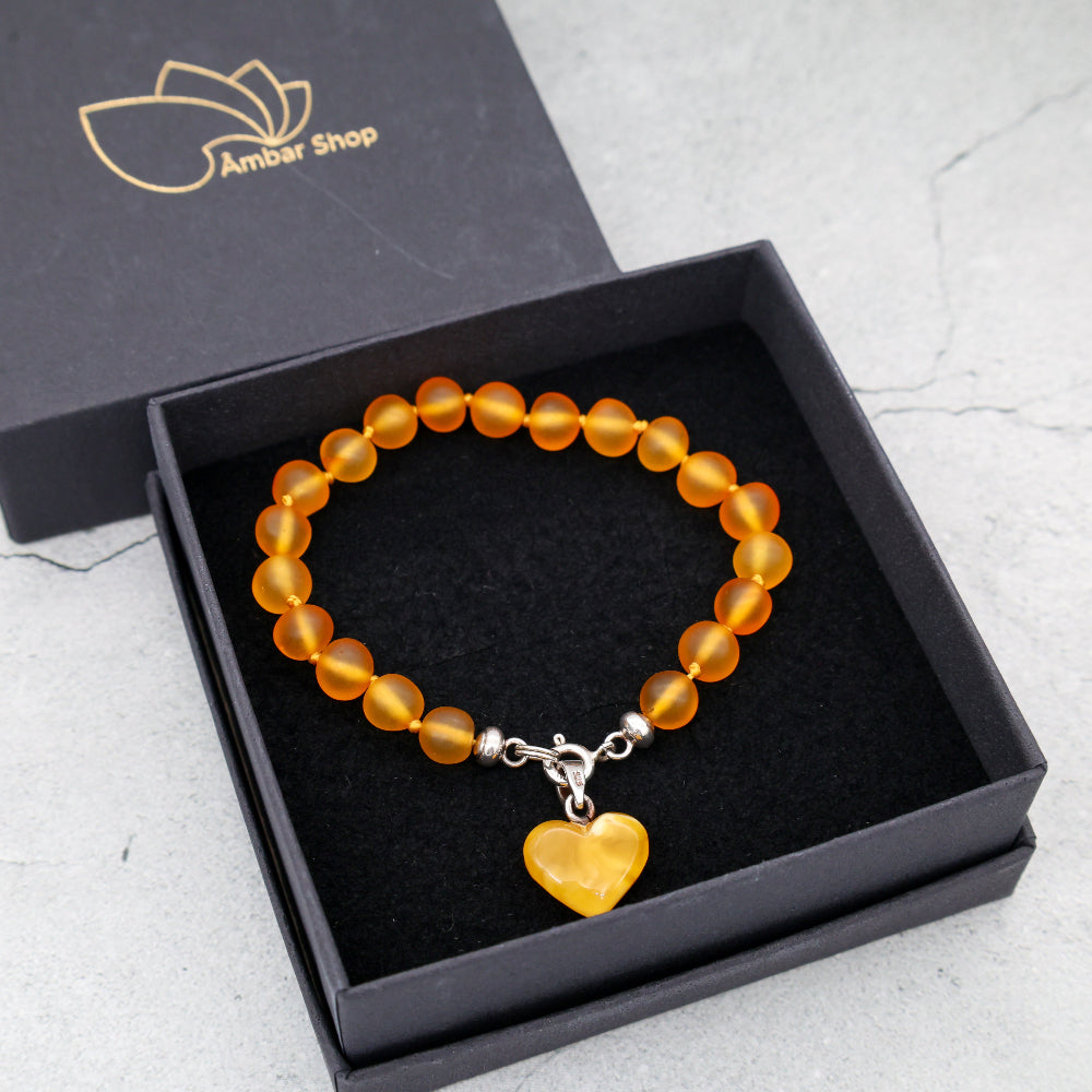 Pulseira de Âmbar Báltico Mel Claro não polido 18 cm com pingente CORAÇÃO