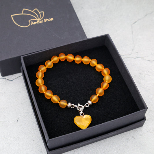 Pulseira de Âmbar Báltico Mel Claro não polido 18 cm com pingente CORAÇÃO
