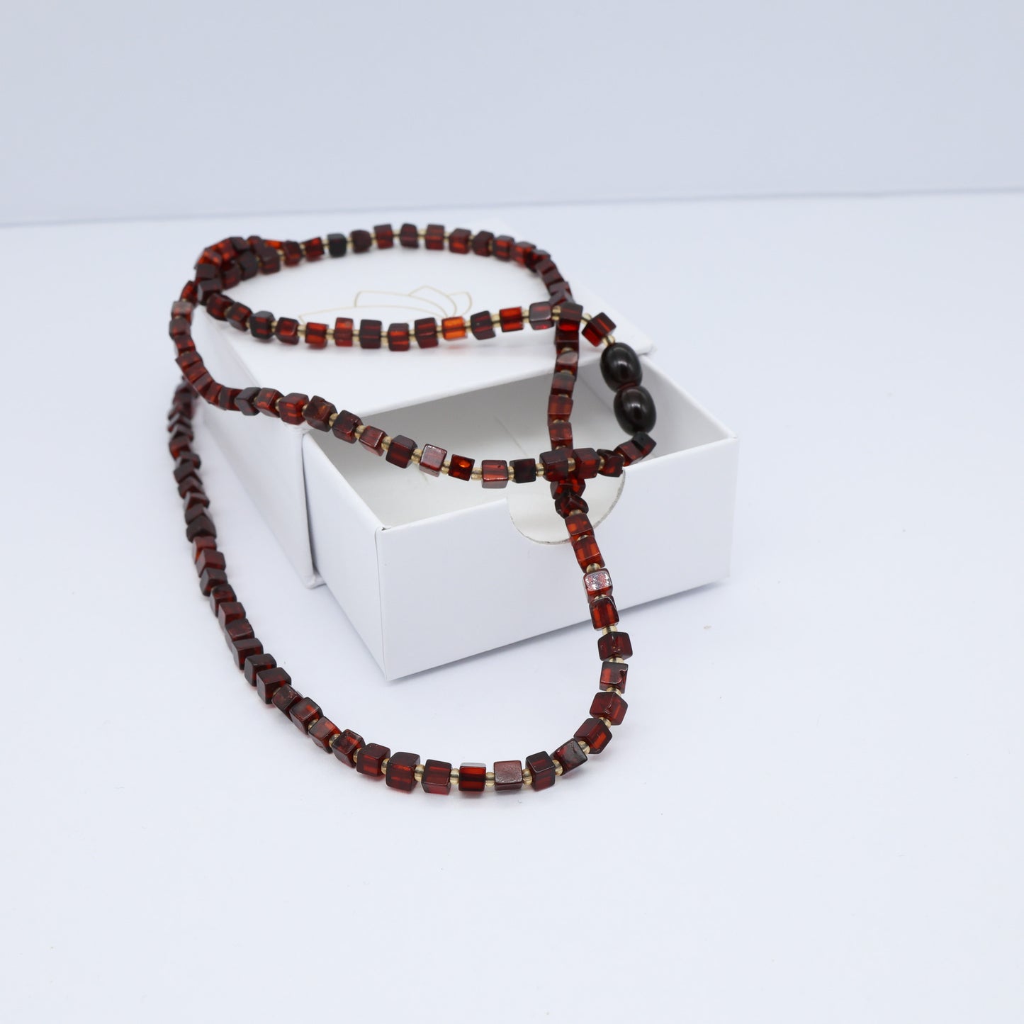 Colar Âmbar Dark Elegance – 70 cm