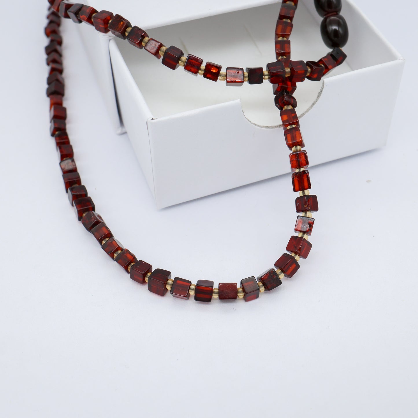 Colar Âmbar Dark Elegance – 70 cm