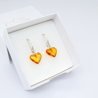 Brinco Coração de Âmbar Báltico – Prata 925