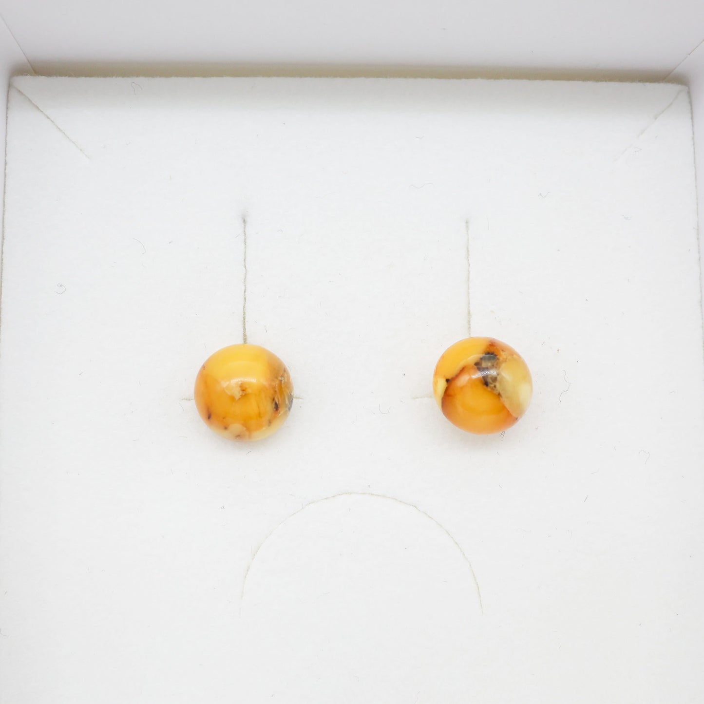 Brinco Âmbar Báltico Esfera Natural | Prata 925