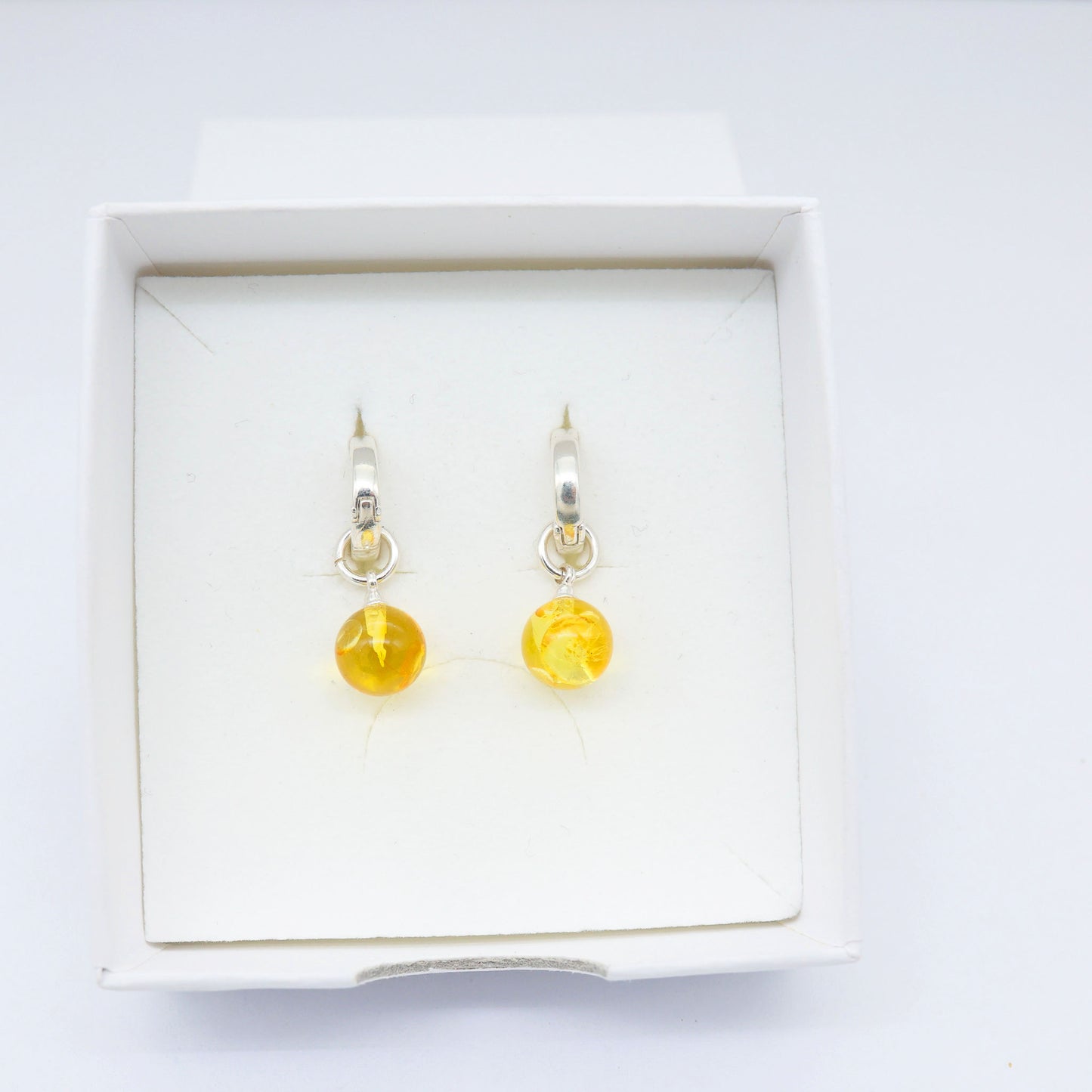 Brinco de Âmbar Clássico Honey - Prata 925