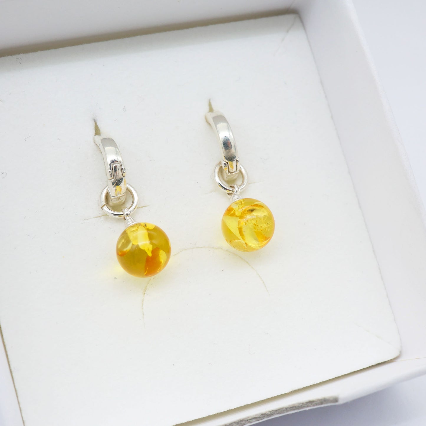 Brinco de Âmbar Clássico Honey - Prata 925