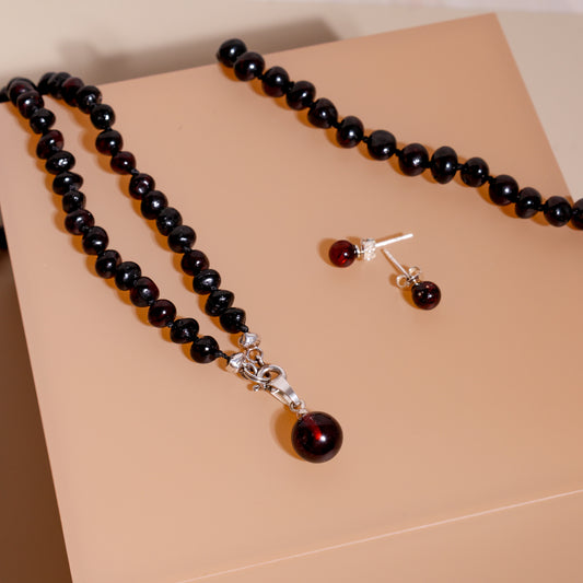 Conjunto Aurora Cherry – Colar e Brincos em Âmbar Báltico