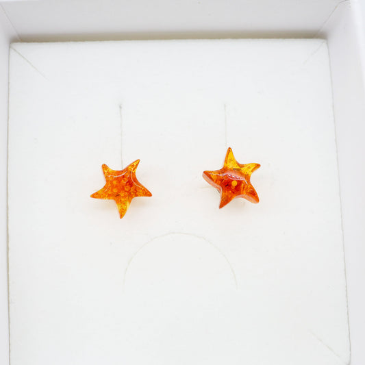Brinco Estrela de Âmbar Báltico – Prata 925 | Leve e Delicado
