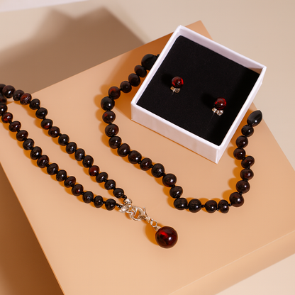 Conjunto Aurora Cherry – Colar e Brincos em Âmbar Báltico